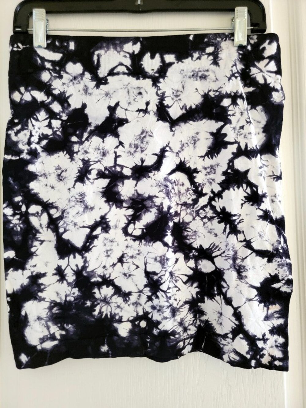 BEBE TIE DYE MINI SKIRT